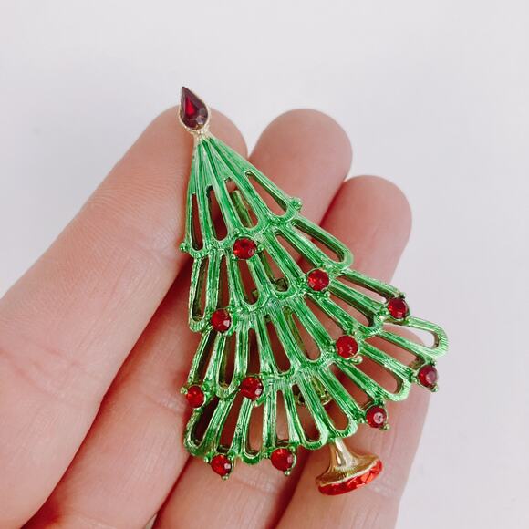 Vintage Christmas Tree Brooch Gold Tone Enamel Red Rhinestones Mid Century Retro - Picture 2 of 9